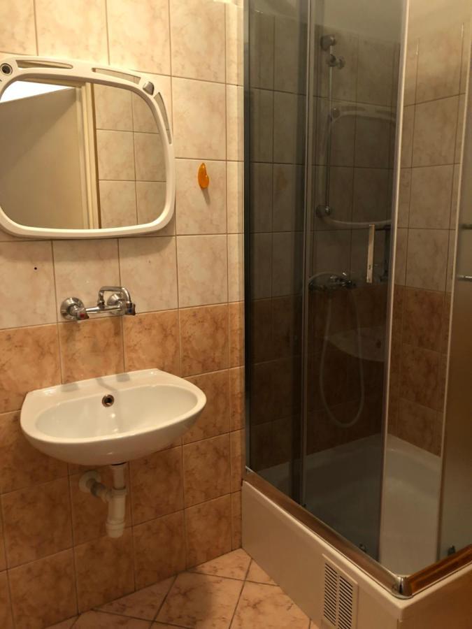 Miedzynarodowe Schronisko Mlodziezowe Ptsm Szarotka Hostel Zakopane Exterior foto