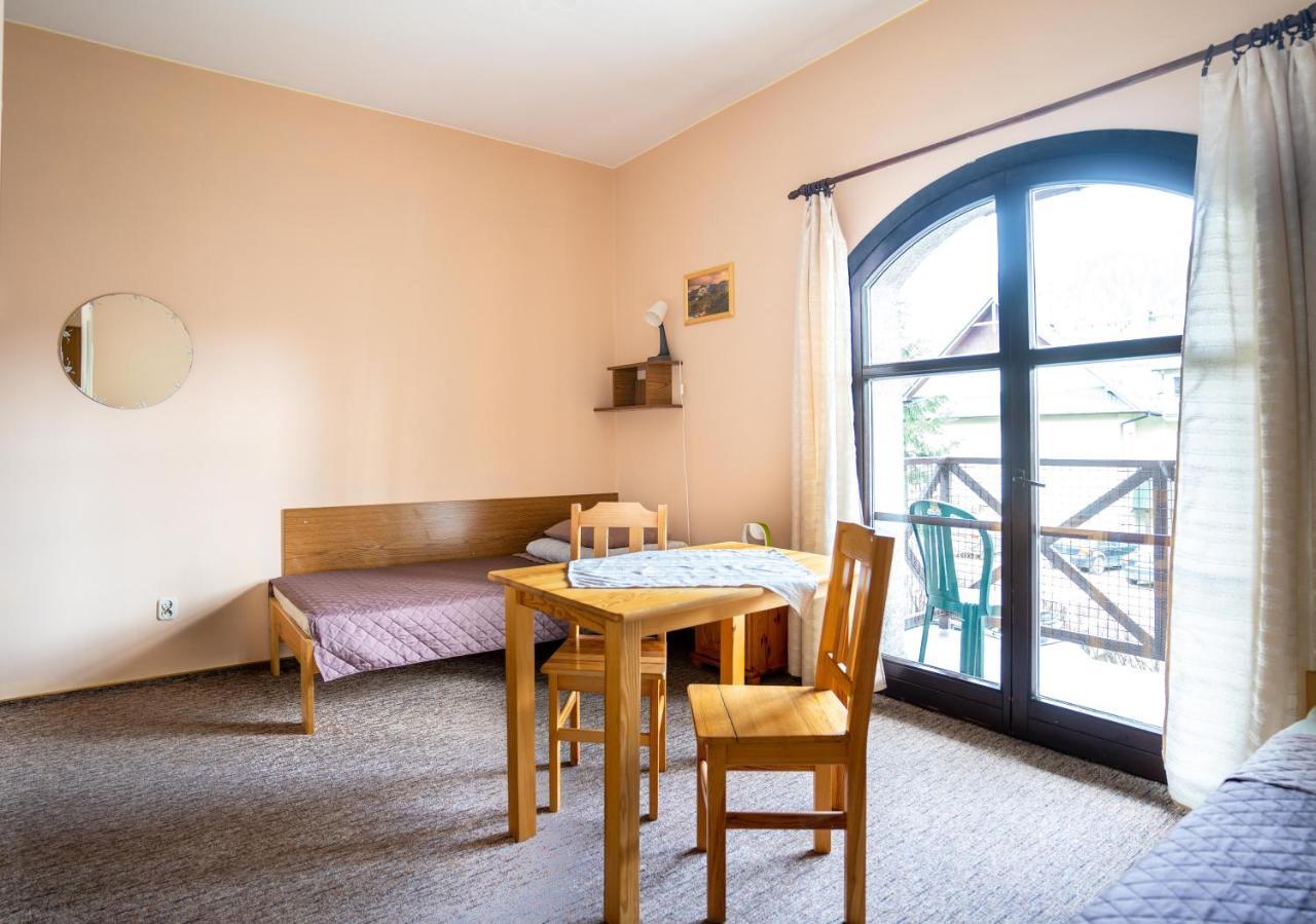 Miedzynarodowe Schronisko Mlodziezowe Ptsm Szarotka Hostel Zakopane Exterior foto