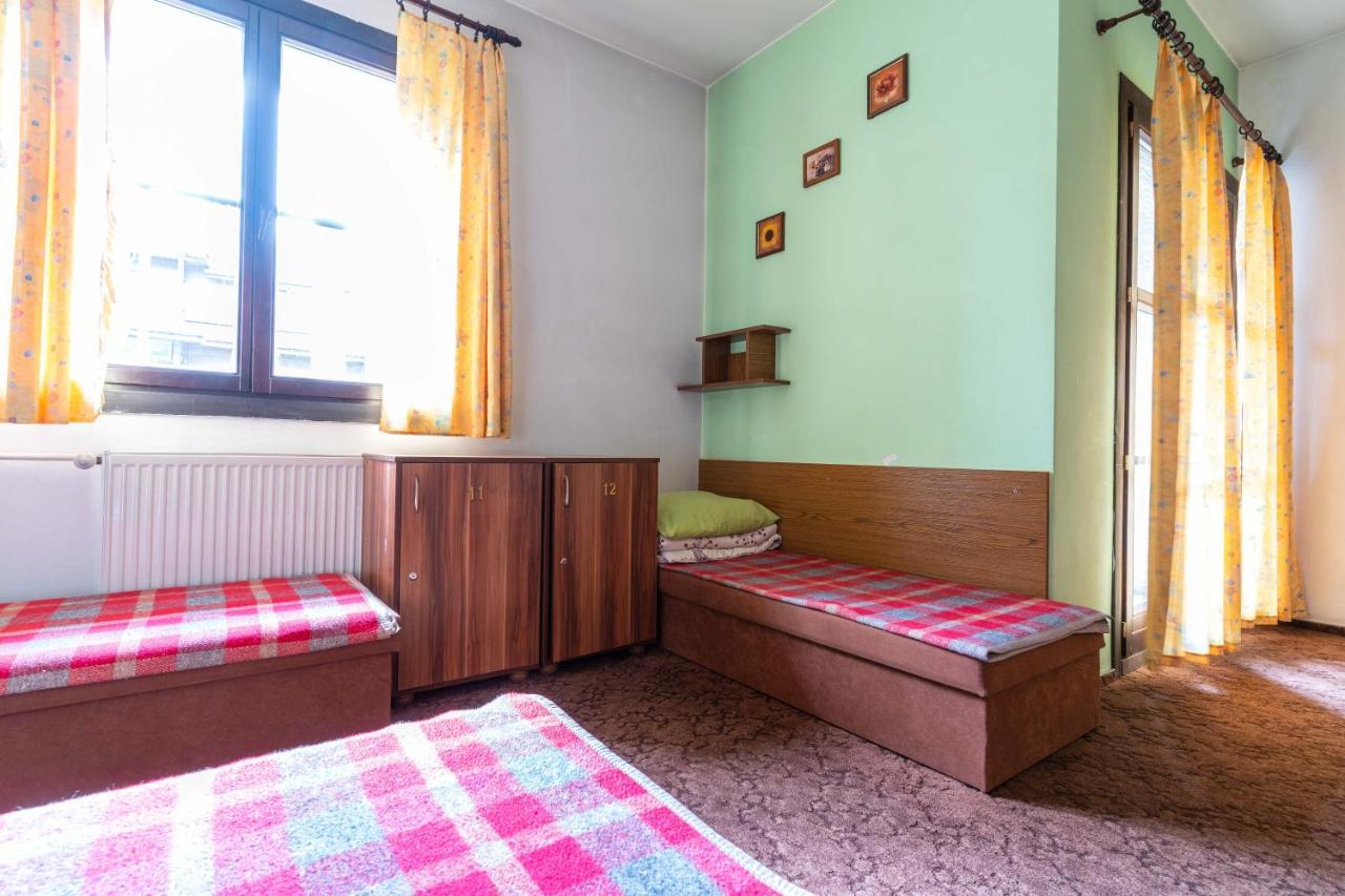 Miedzynarodowe Schronisko Mlodziezowe Ptsm Szarotka Hostel Zakopane Exterior foto