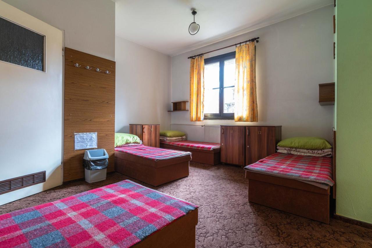 Miedzynarodowe Schronisko Mlodziezowe Ptsm Szarotka Hostel Zakopane Exterior foto