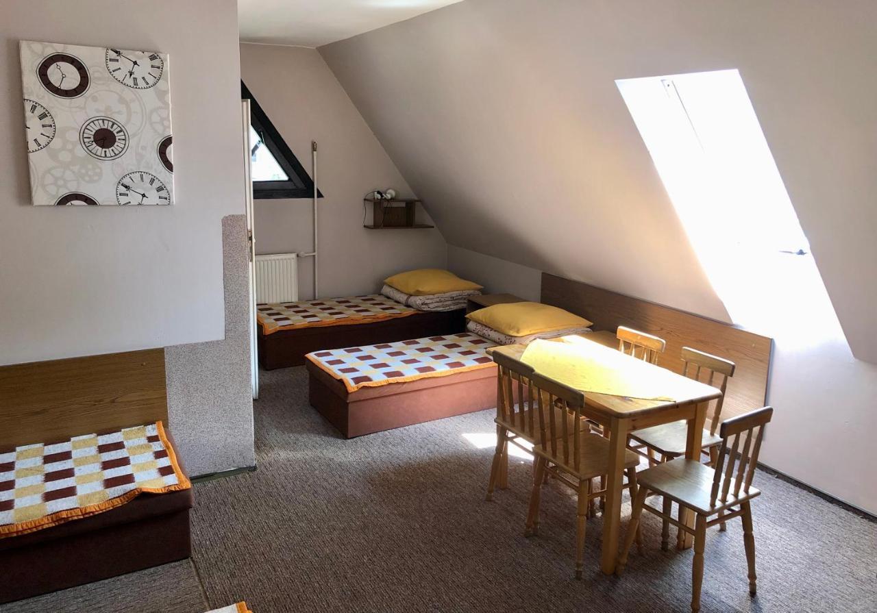 Miedzynarodowe Schronisko Mlodziezowe Ptsm Szarotka Hostel Zakopane Exterior foto