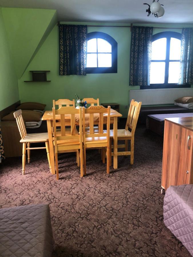 Miedzynarodowe Schronisko Mlodziezowe Ptsm Szarotka Hostel Zakopane Exterior foto