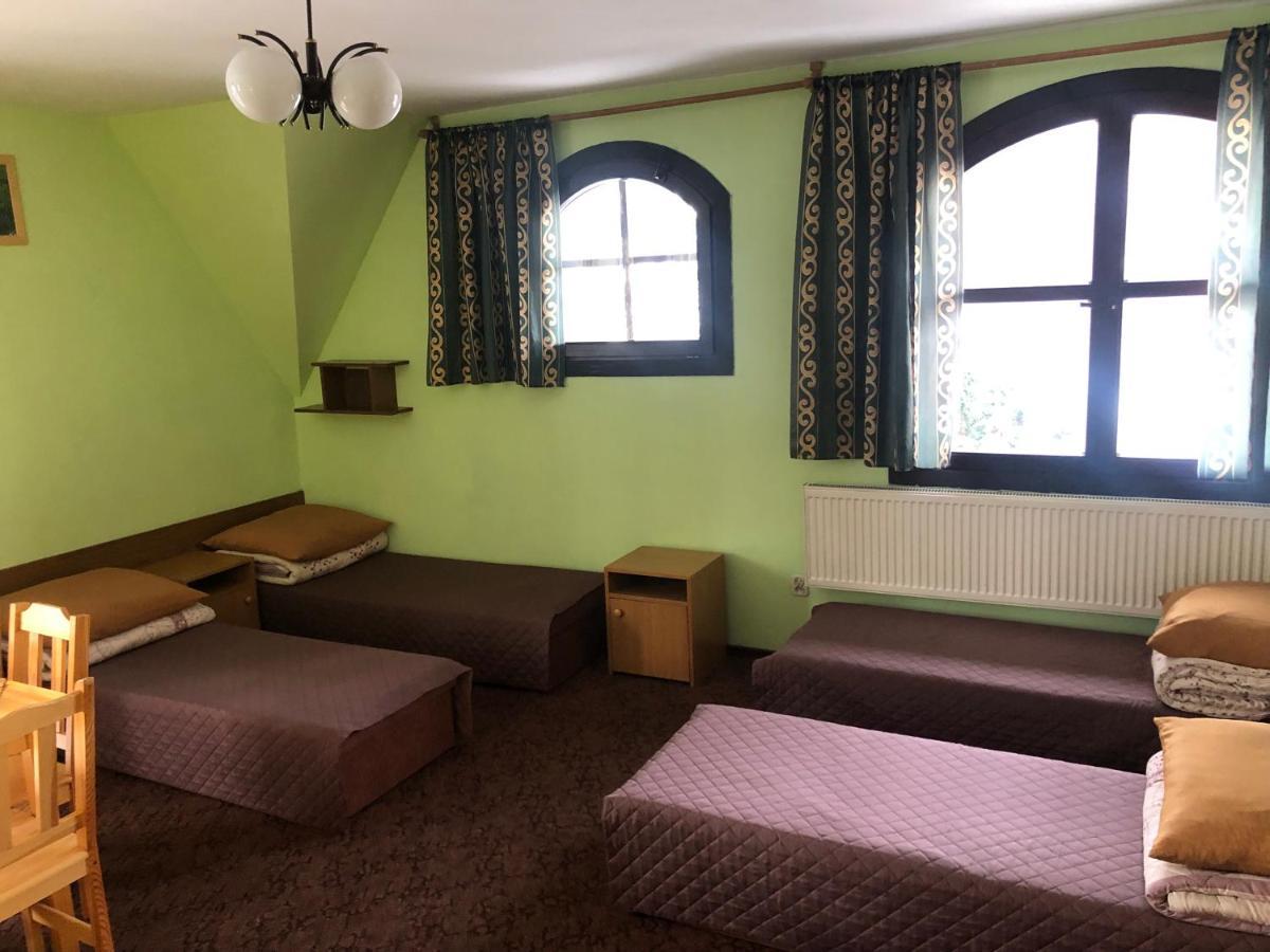 Miedzynarodowe Schronisko Mlodziezowe Ptsm Szarotka Hostel Zakopane Exterior foto